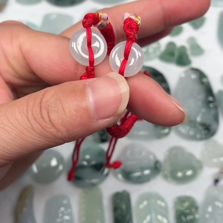 翡翠未镶嵌颈饰手绳一对