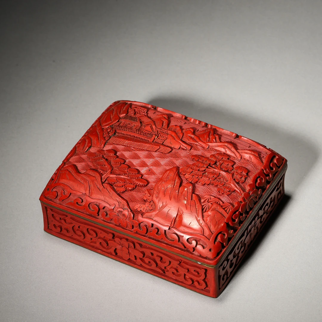 Lot39 清晚期 铜胎剔红山水楼阁纹盖盒