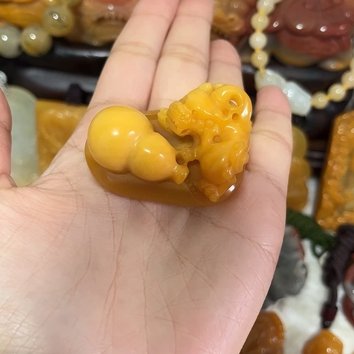 石英质玉（黄龙玉）未镶嵌颈饰