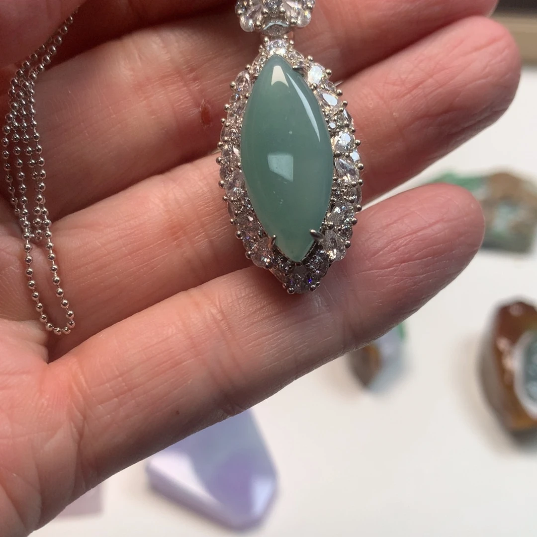 翡翠未镶嵌颈饰天然翡翠马眼型吊坠