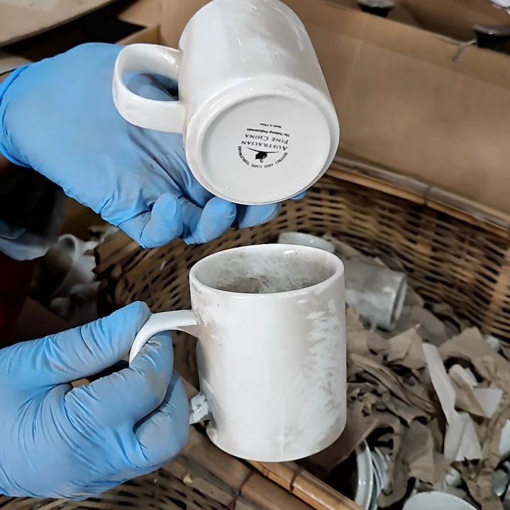 摆件盘子碗茶壶啥都有