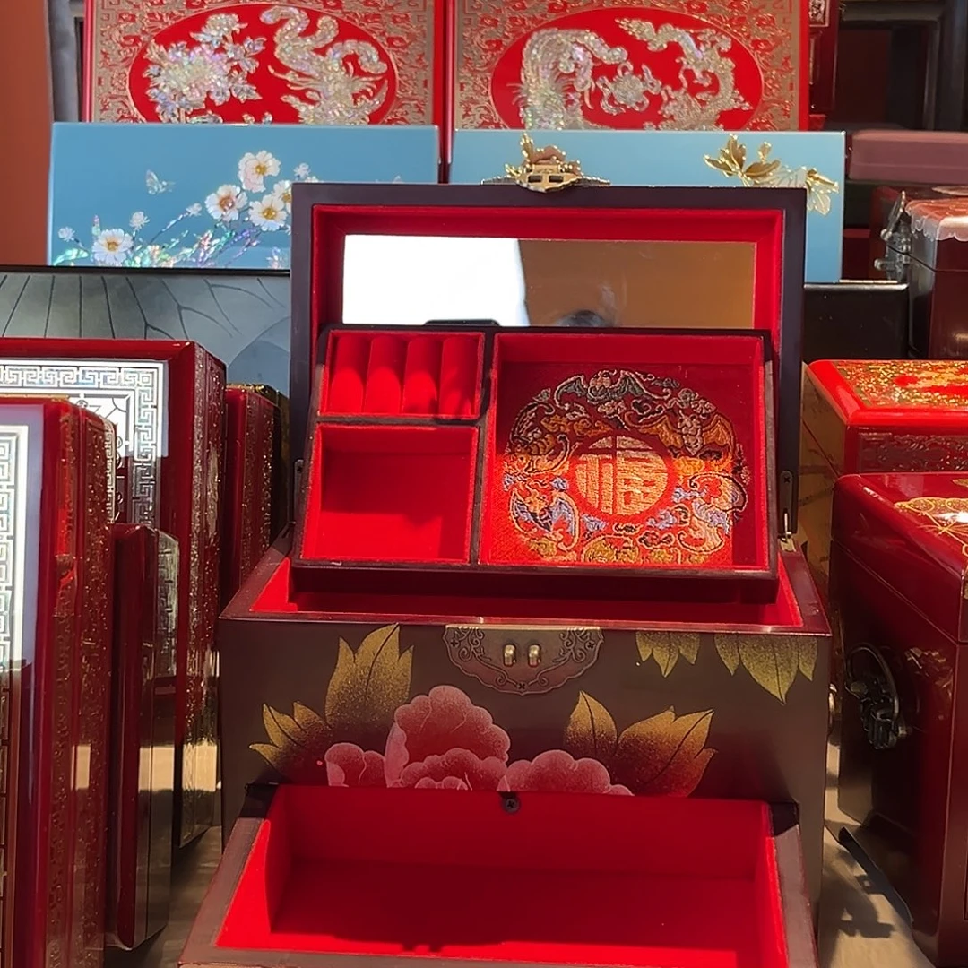 堆鼓彩绘洒金精品紫