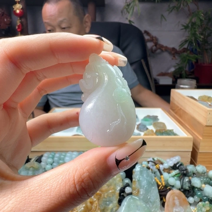 ****依未镶嵌定制翡翠钱袋