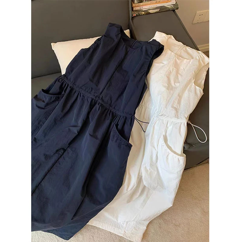 圆领褶皱宽松连衣裙女夏季新款休闲设计感抽绳收腰无袖工装背心裙