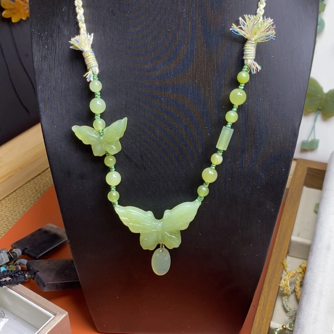 蛇纹石玉未镶嵌颈饰