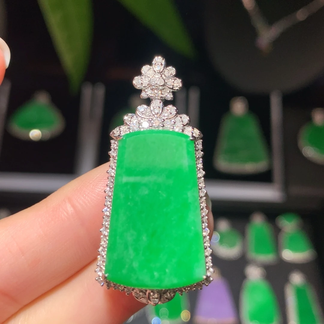 翡翠颈饰18K金镶嵌翡翠