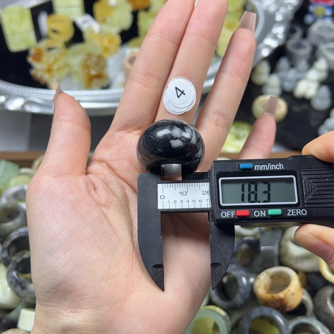 蛇纹石玉未镶嵌戒指