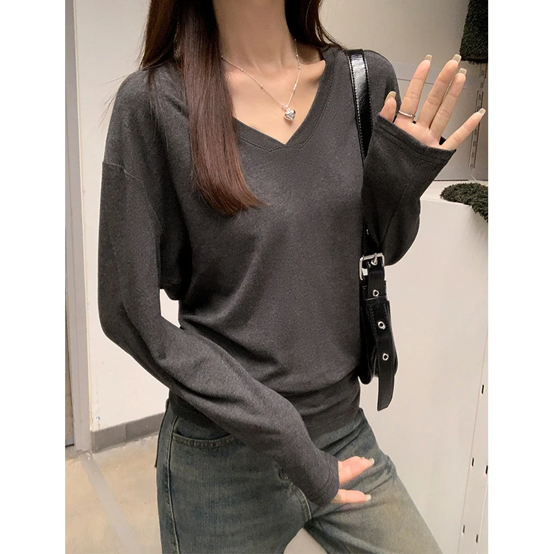 徐秋阳韩系慵懒松弛感穿搭领露锁骨长袖恤女秋季收腰内搭打底女装