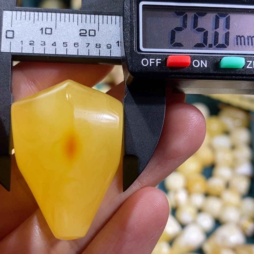 蜜蜡裸石未镶嵌配饰