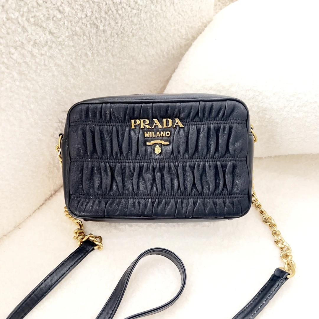 95新 Prada/普拉达 蔚蓝/深蓝色褶皱款相机包