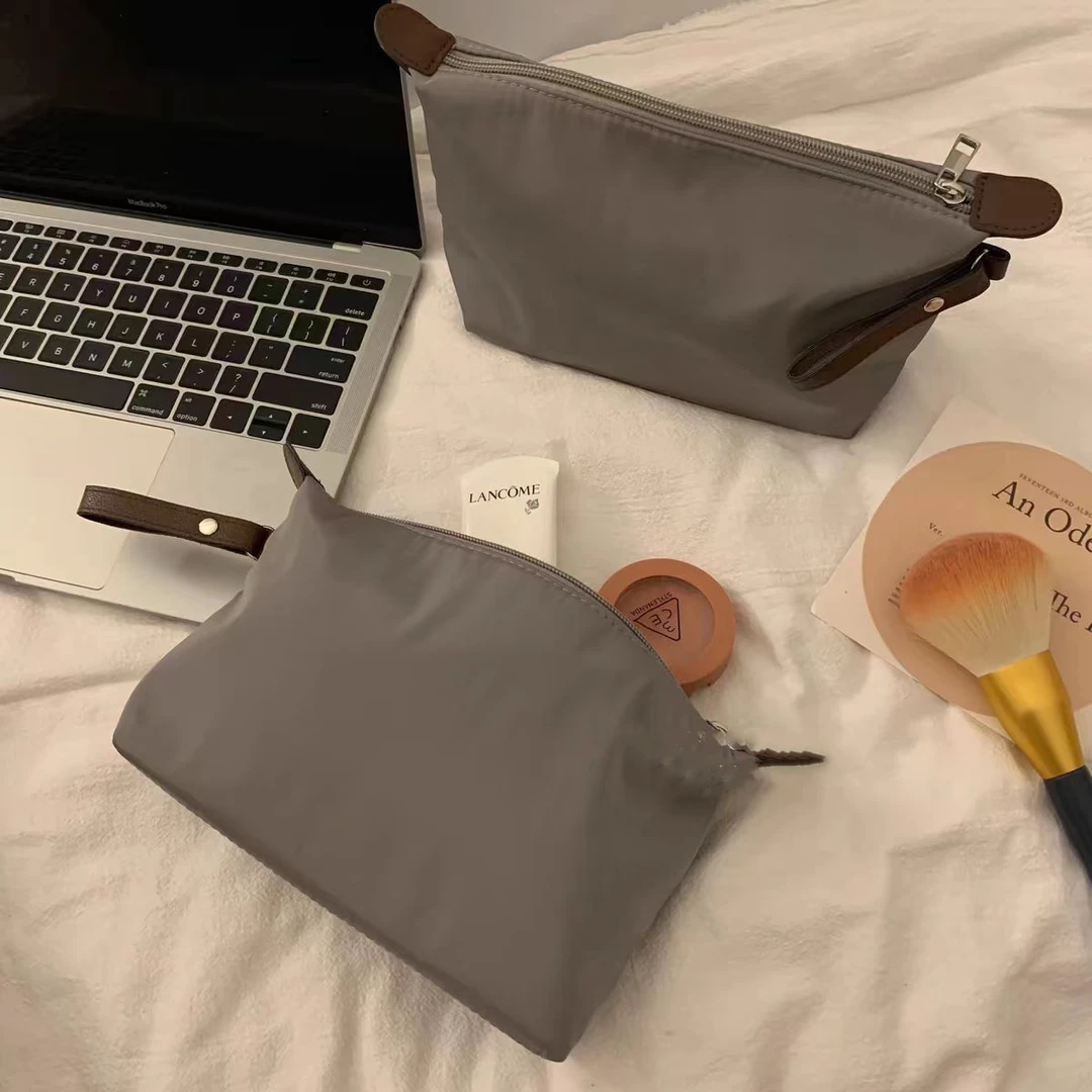 简约化妆包2025新款大容量旅行高级外出便携便携式洗漱收纳