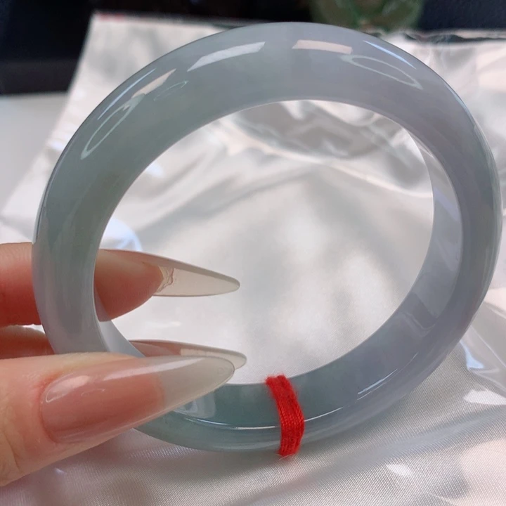 翡翠手镯足铂镶嵌56圈