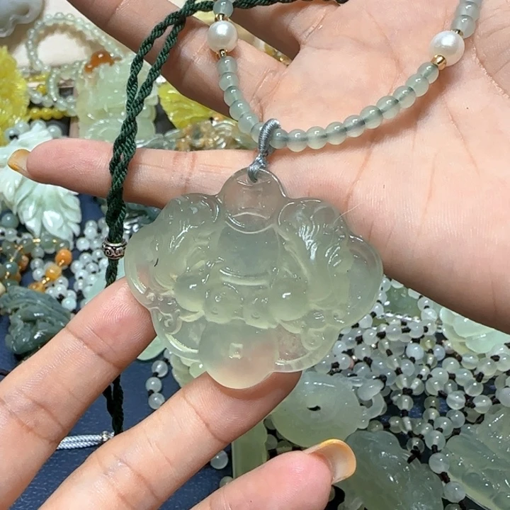未镶嵌蛇纹石玉吊坠