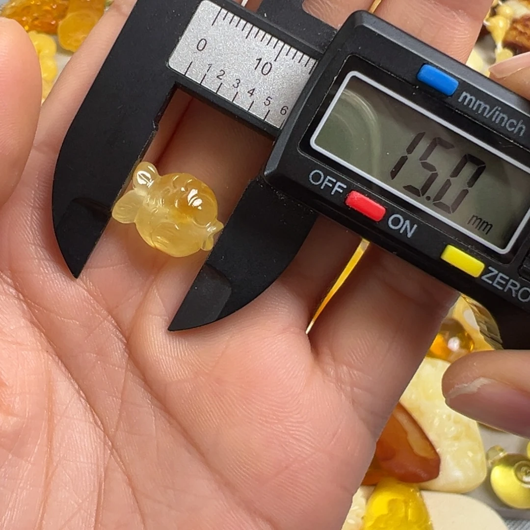 蜜蜡未镶嵌裸石微瑕