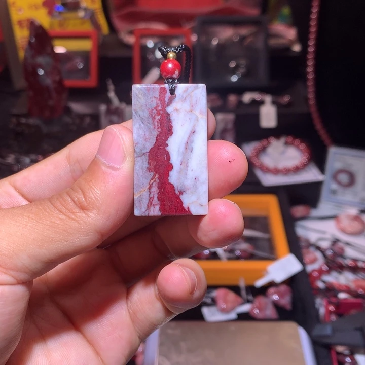 天然辰砂雪里红原矿天然无事牌