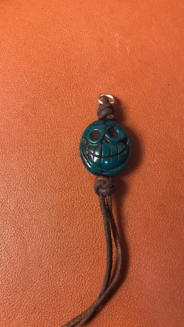 藏地“阿呆侧挂”料器