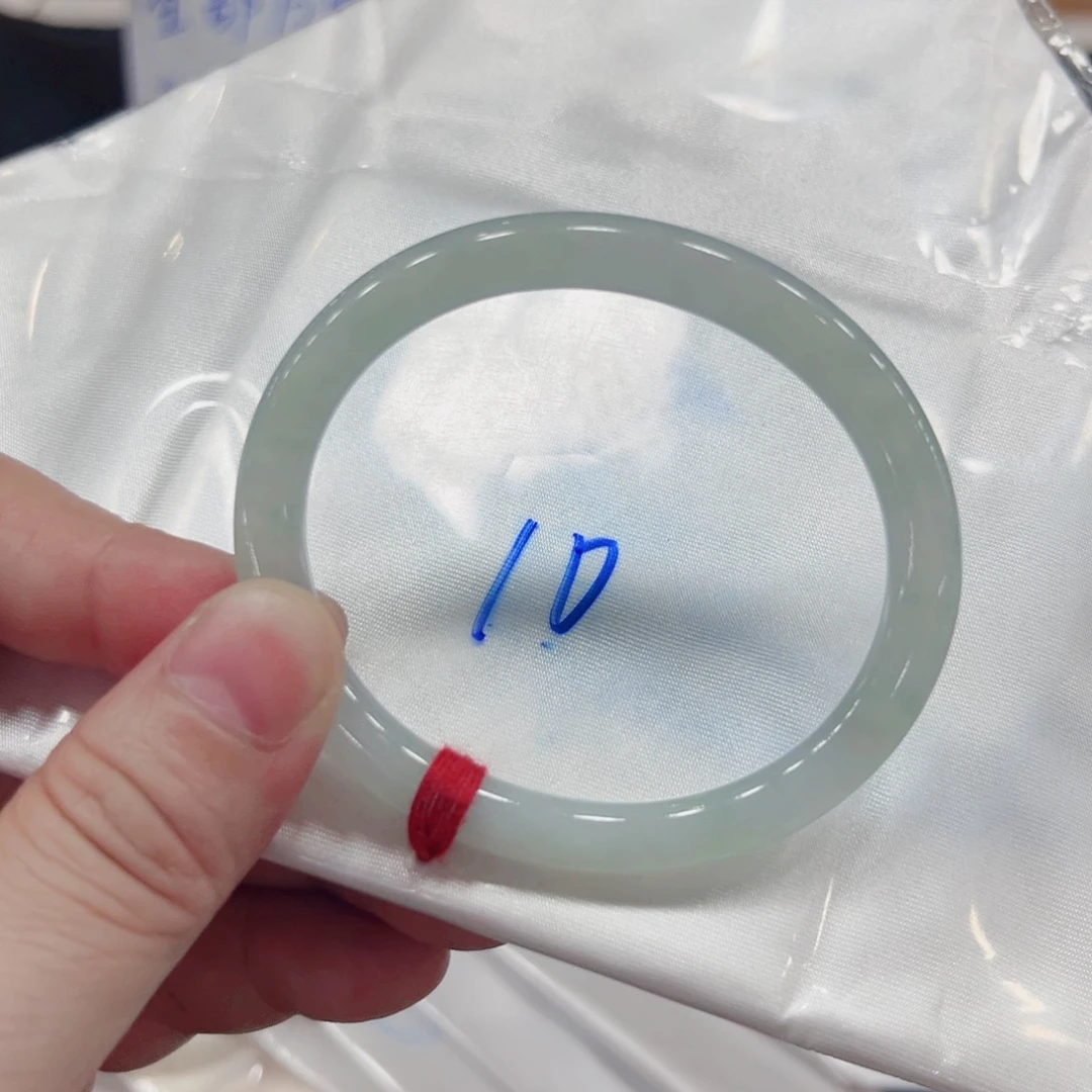 翡翠手镯未镶嵌52.5贵