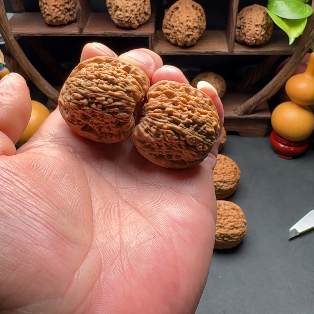 文玩核桃把件南疆石凹底蚂蚁拉丝尺寸37