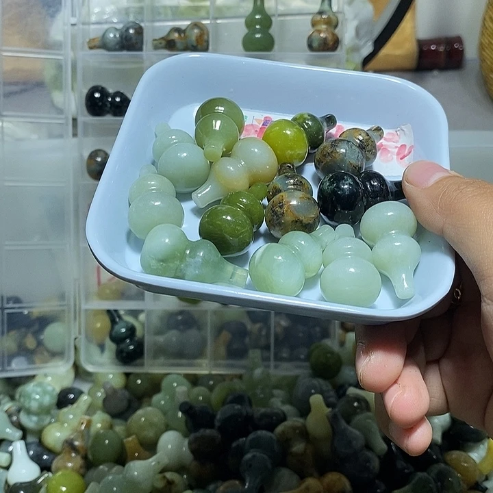 合金蛇纹石玉颈饰