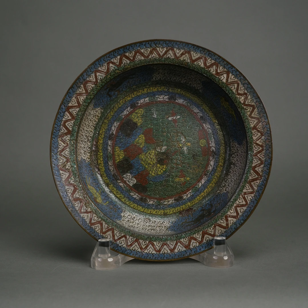 LOT 101705 明万历 铜胎掐丝珐琅海水瑞兽折沿盘