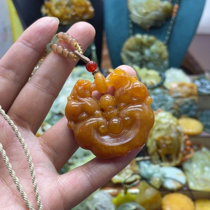 蛇纹石玉未镶嵌颈饰