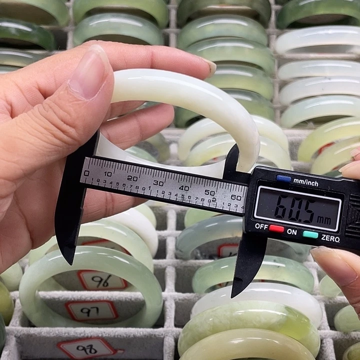 蛇纹石玉未镶嵌手镯98