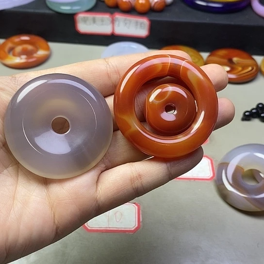 玛瑙/玉髓颈饰未镶嵌万**心