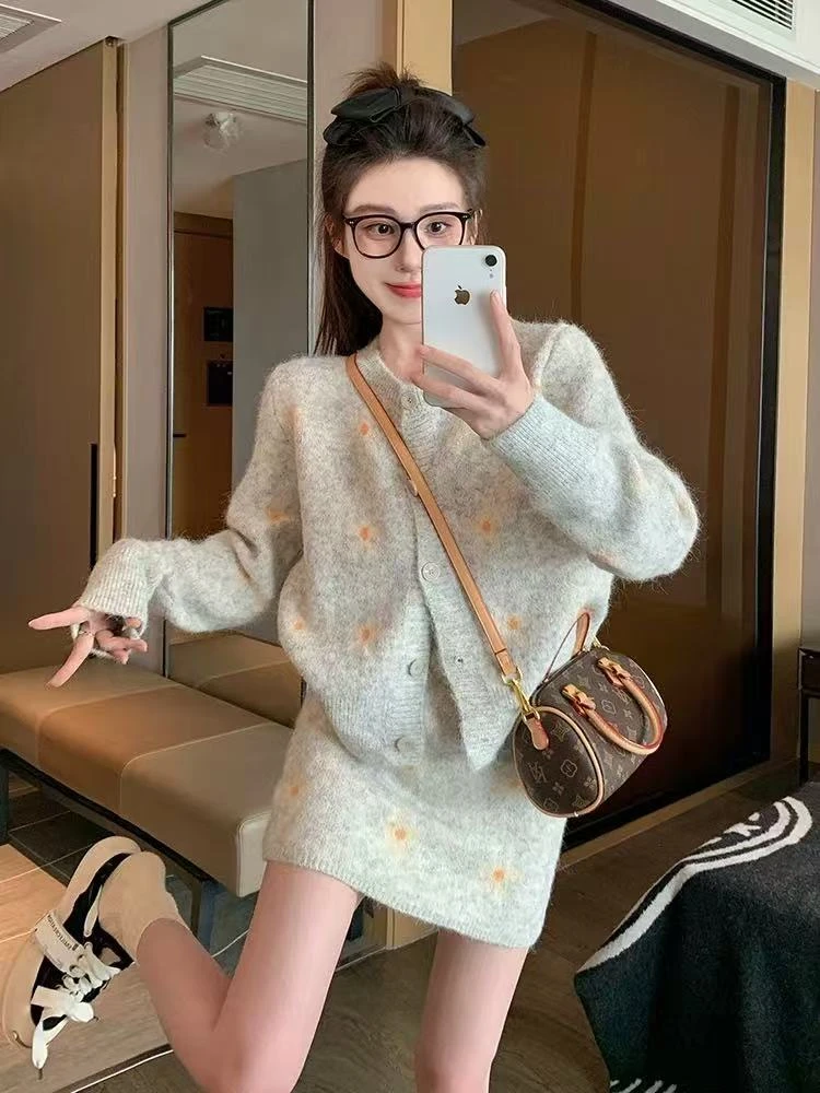 灰色针织裙子套装女2025新款冬季穿搭一整套高级感盐系轻熟两件套