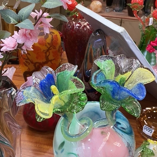 琉璃花瓶高45厘米宽9厘米