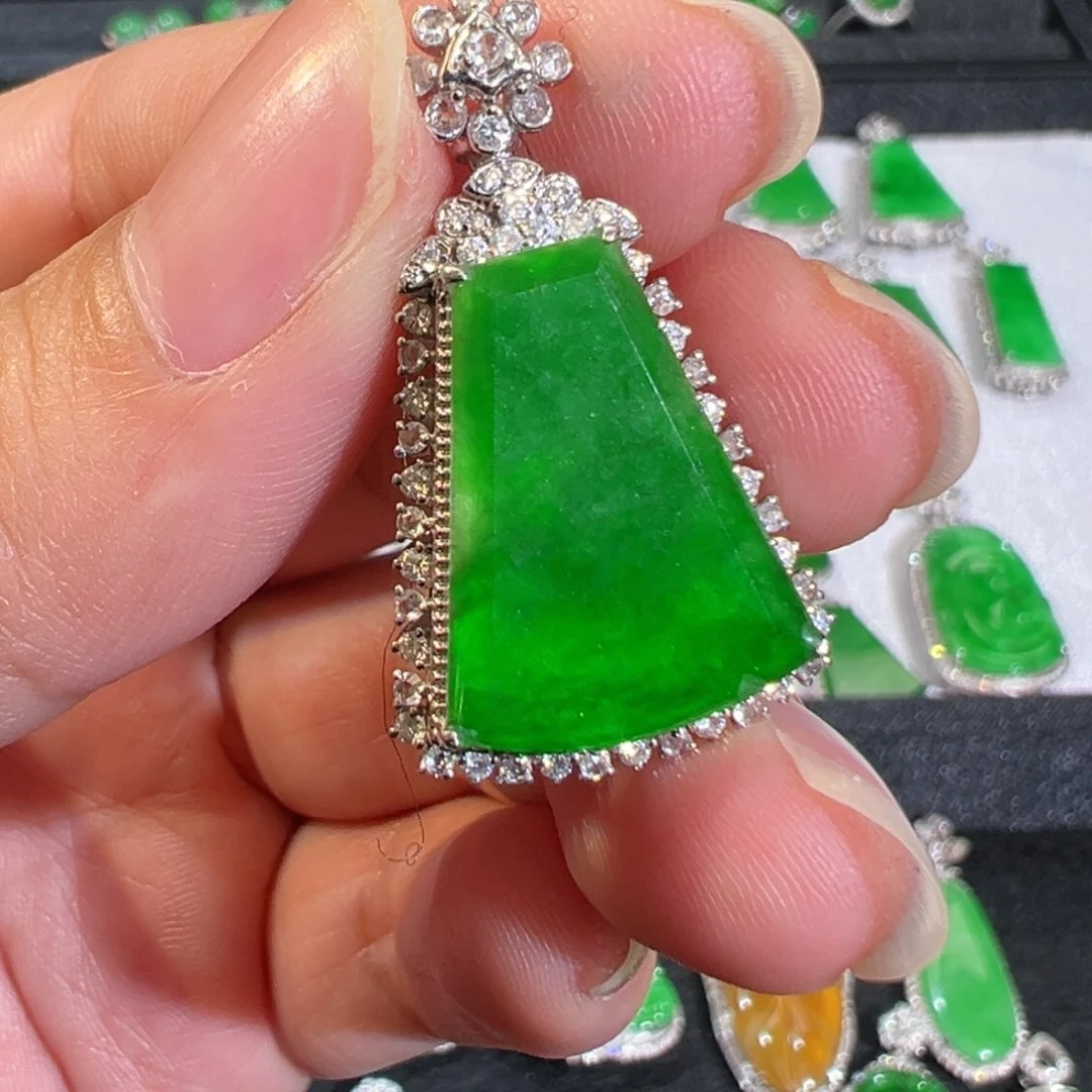 【闪购商品】翡翠吊坠(不含链)18K金镶嵌