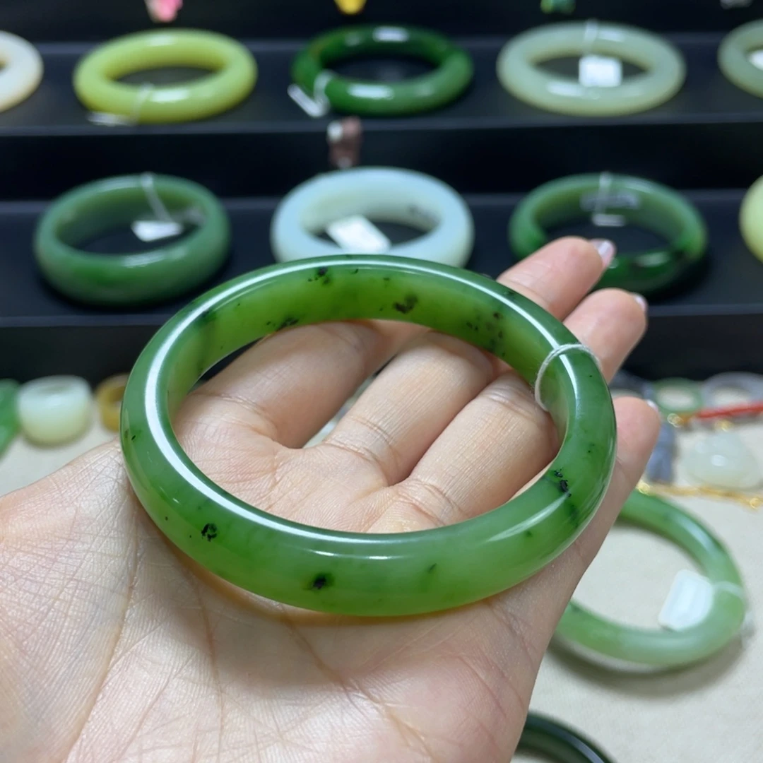 未镶嵌手镯和田玉（碧玉）俄碧苹果绿