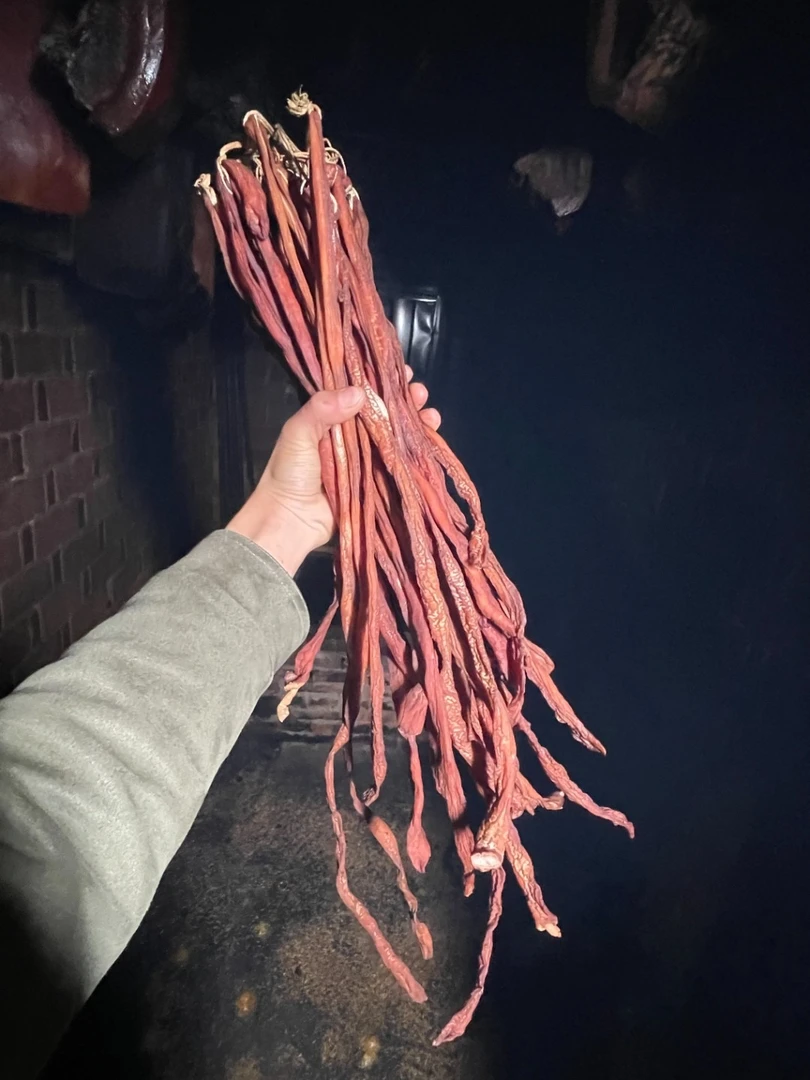 【腊小肠现称】萍乡茶树茶壳熏制