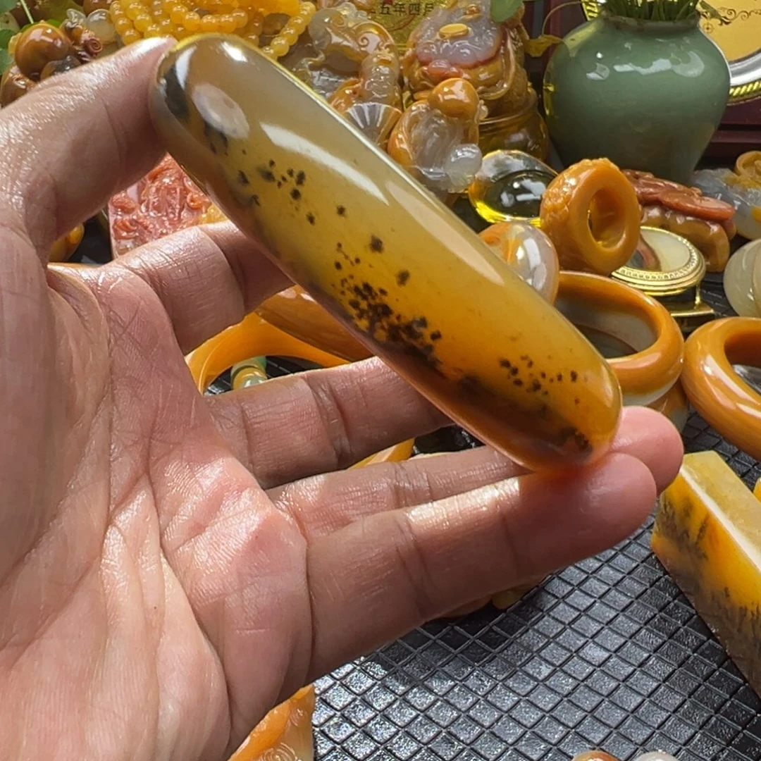 石英质玉未镶嵌颈饰