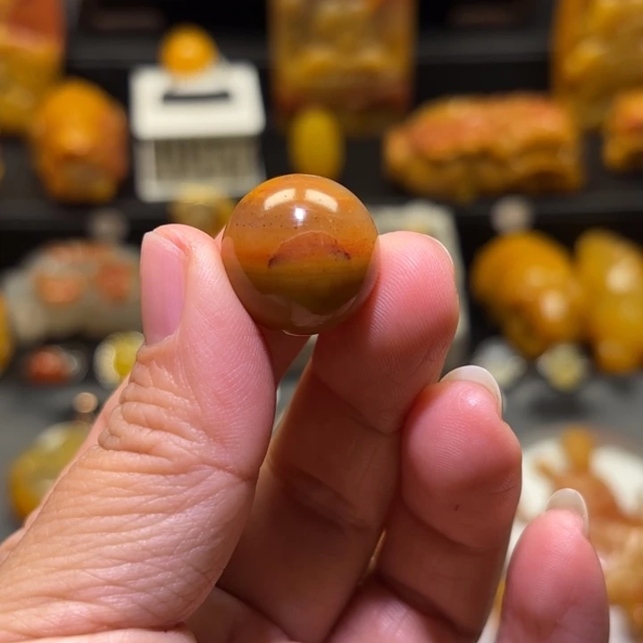 石英质玉（黄龙玉）未镶嵌颈饰