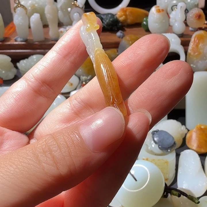 早***国颈饰未镶嵌和田玉