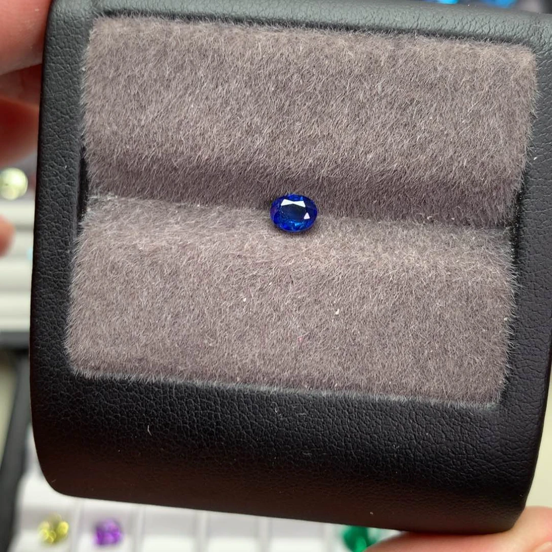 蓝宝石裸石未镶嵌4×5   0.5卡