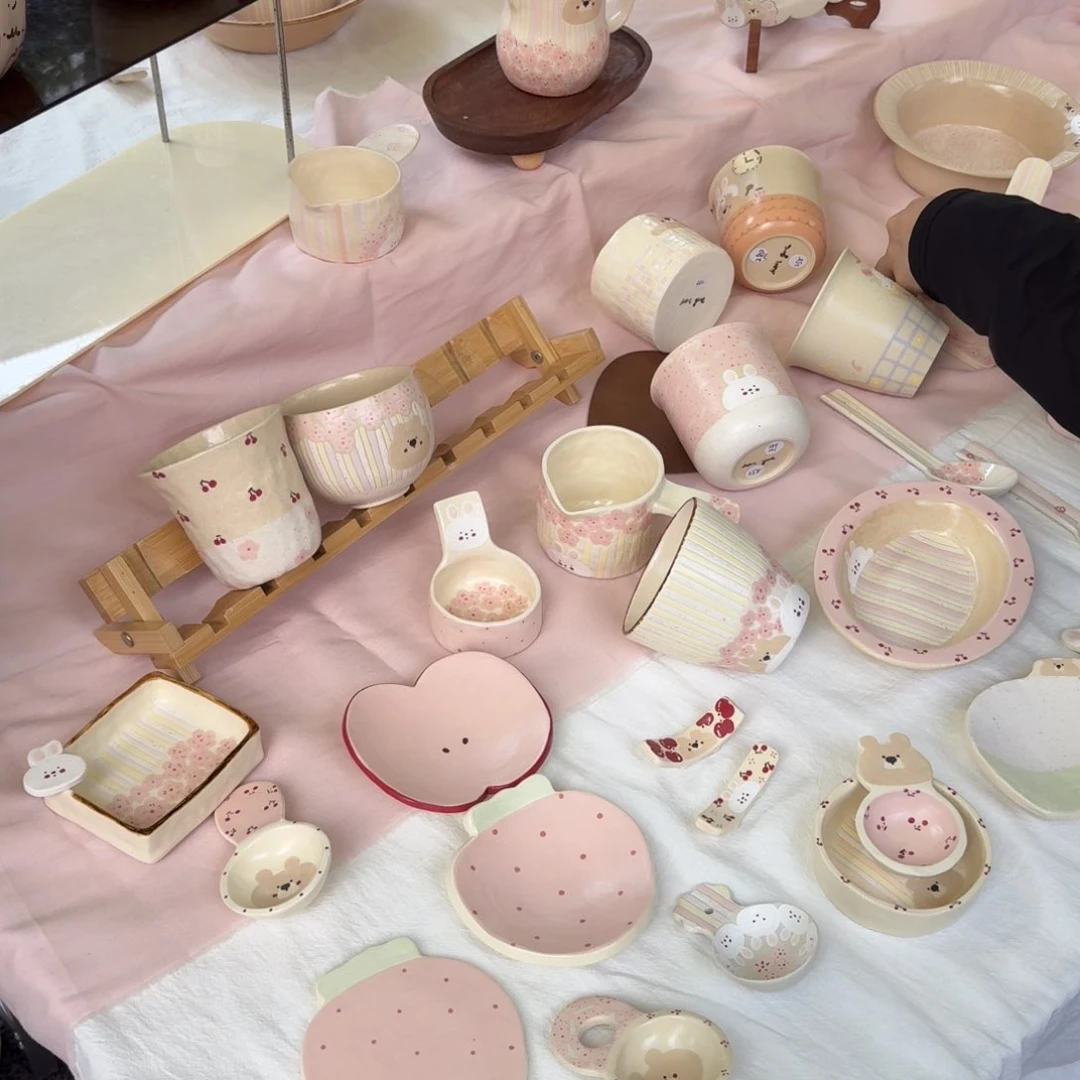 摆件陶瓷陶瓷摊位图陶瓷陶瓷