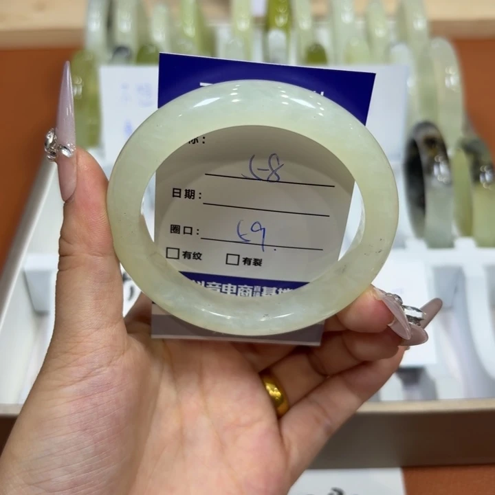 未镶嵌岫玉手镯天然