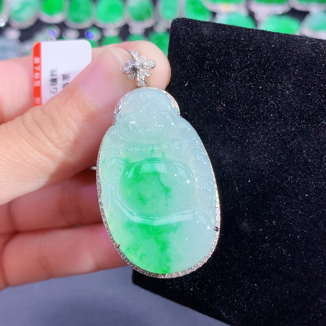 颈饰18K金镶嵌翡翠