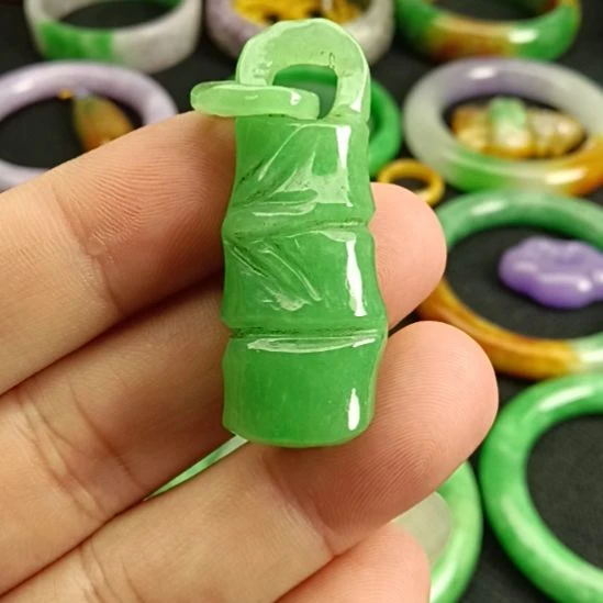 翡翠未镶嵌挂件翡翠