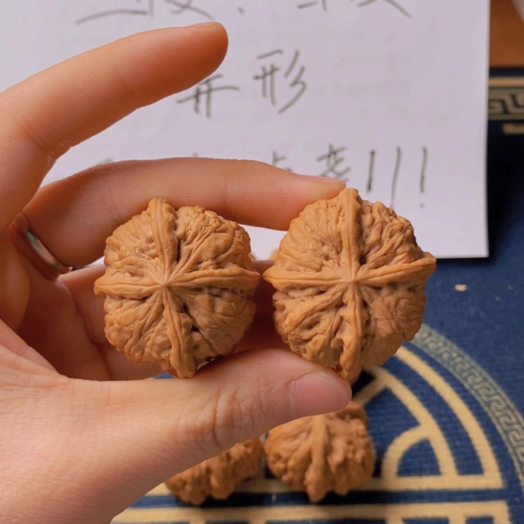 文玩核桃把件l***i文玩核桃手把件雨花石四棱