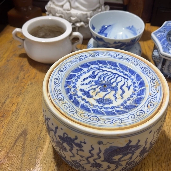 刘***祥其他青花鱼草纹盖罐