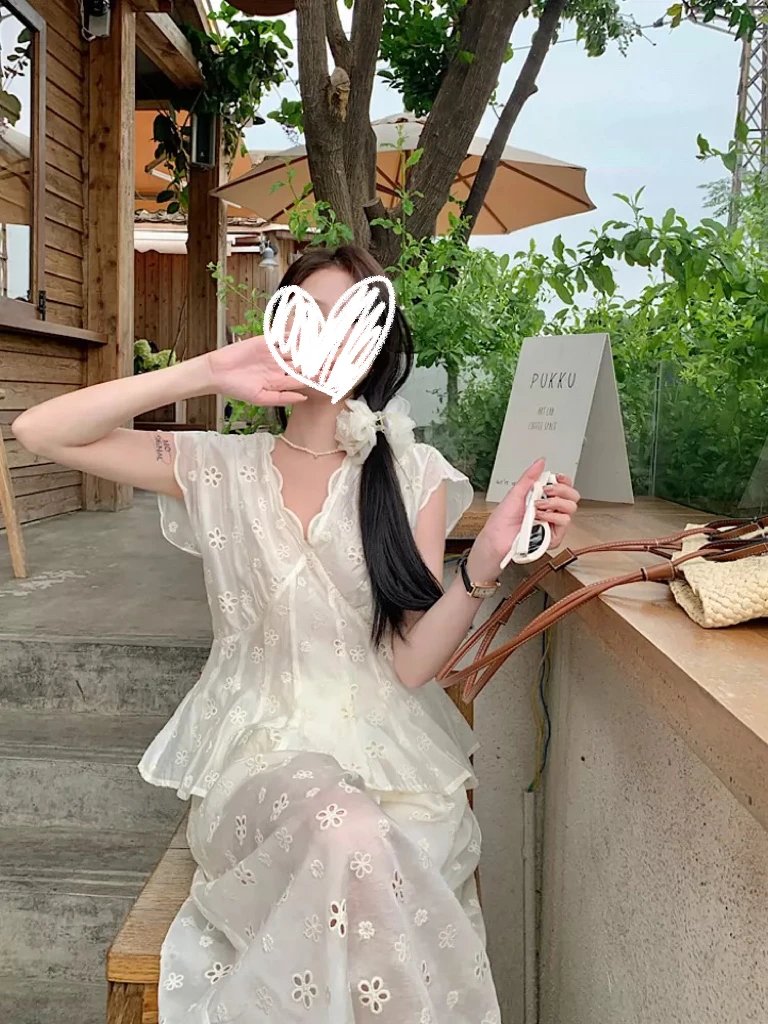 两件套刺绣花朵蕾丝V领小飞袖夏日轻薄气质收腰套装