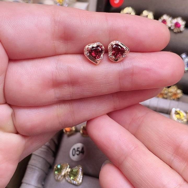 阿***暮银S925镶嵌耳饰石榴石