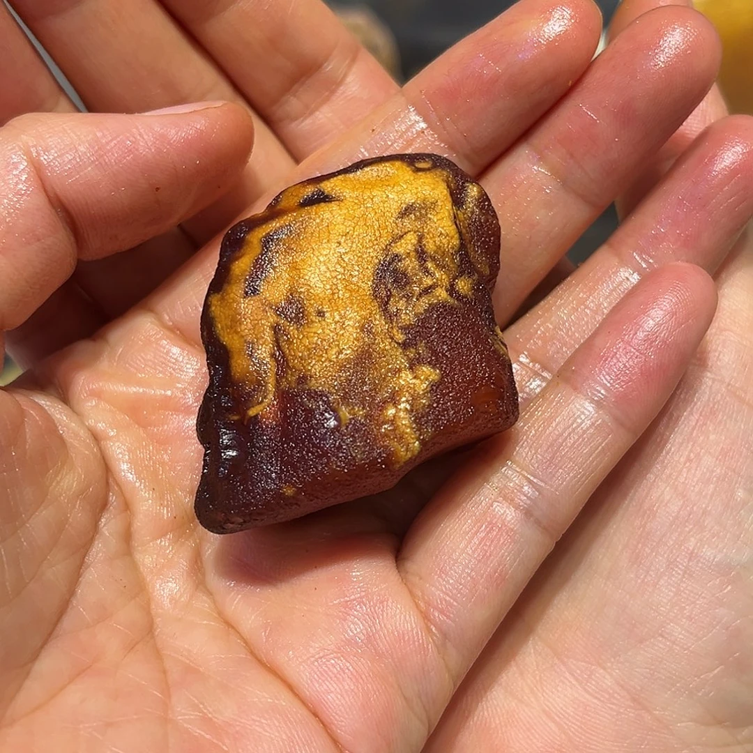 琥珀未镶嵌颈饰原石吊坠
