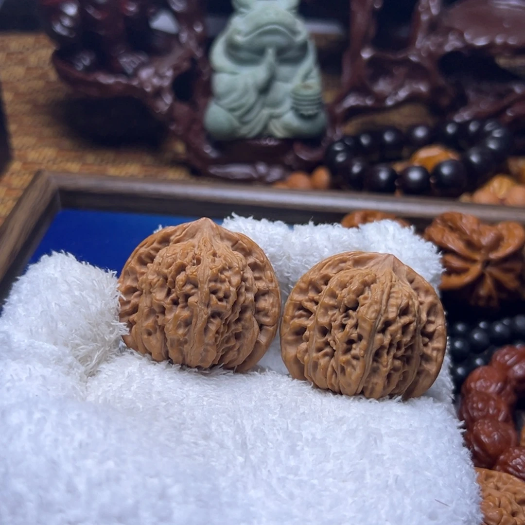 文玩核桃吊坠三角楼