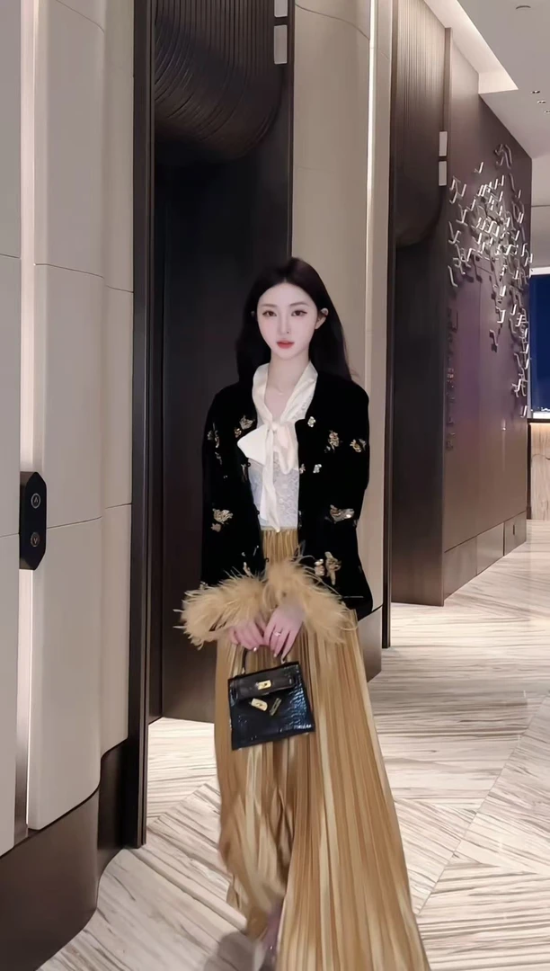 STYLE YINZ 炸街王炸款！羽毛蝴蝶刺绣丝绒外套 高级直接焊在身上~