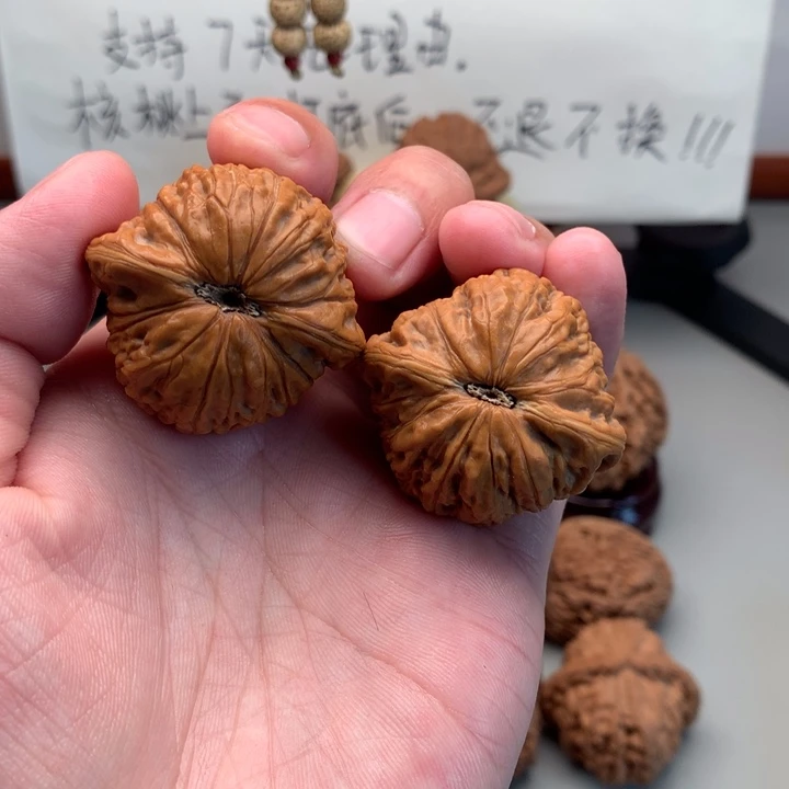 R***r桃核吊坠38精品铁锤