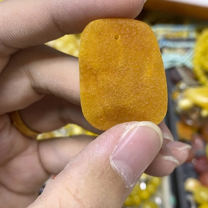 蜜蜡未镶嵌裸石吊坠