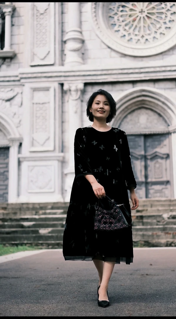 品千姿 蝴蝶花真丝丝绒圆领8分袖连衣裙 R5960